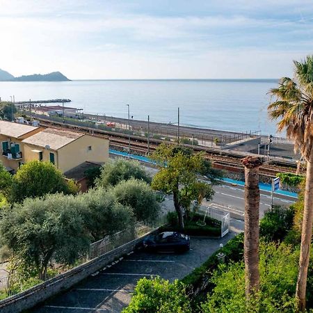 Real Park Hotel Cavi di Lavagna Esterno foto